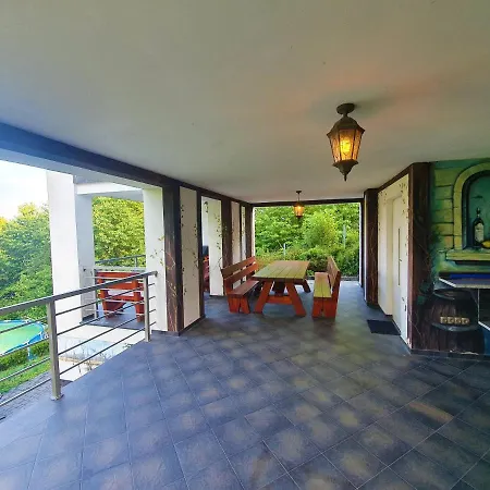 Dom Nad Jeziorem Roznowskim بيت للعطل Tegoborze