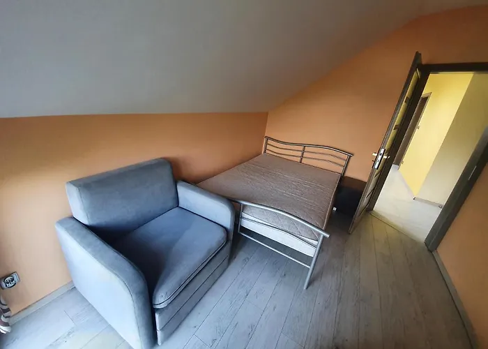 Dom Nad Jeziorem Roznowskim Ferienhaus