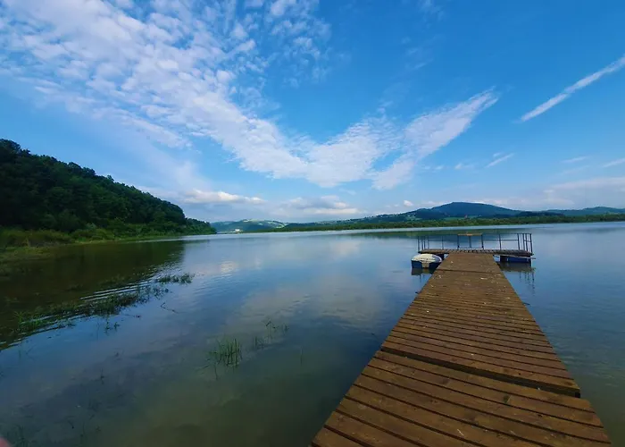 Dom Nad Jeziorem Roznowskim *