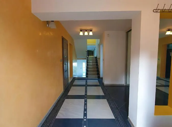 Dom Nad Jeziorem Roznowskim Ferienhaus *